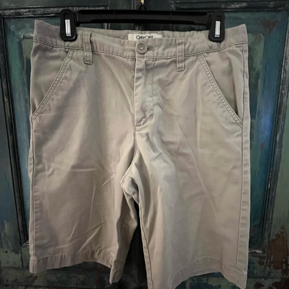 Cherokee khaki flat front shorts